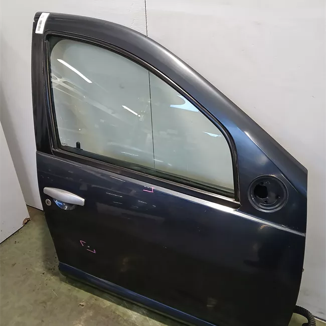 Porta anteriore destra