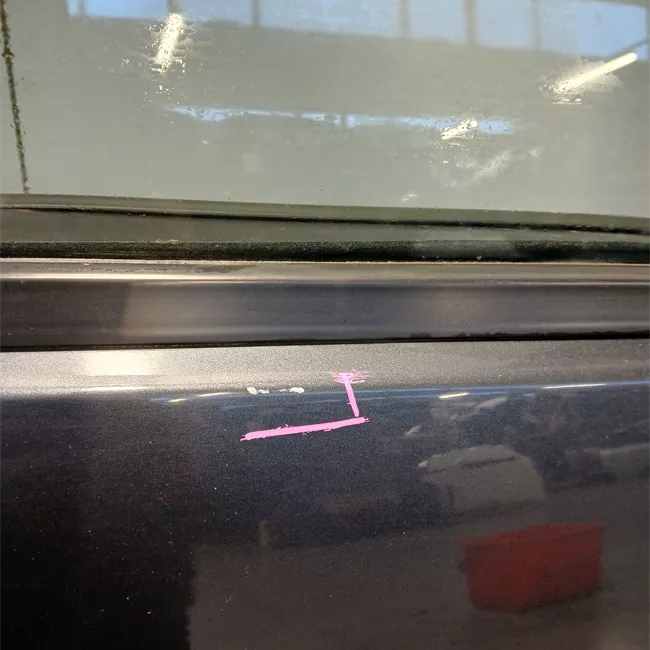 Porta anteriore destra