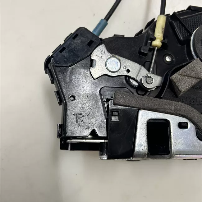 Serratura porta anteriore destra