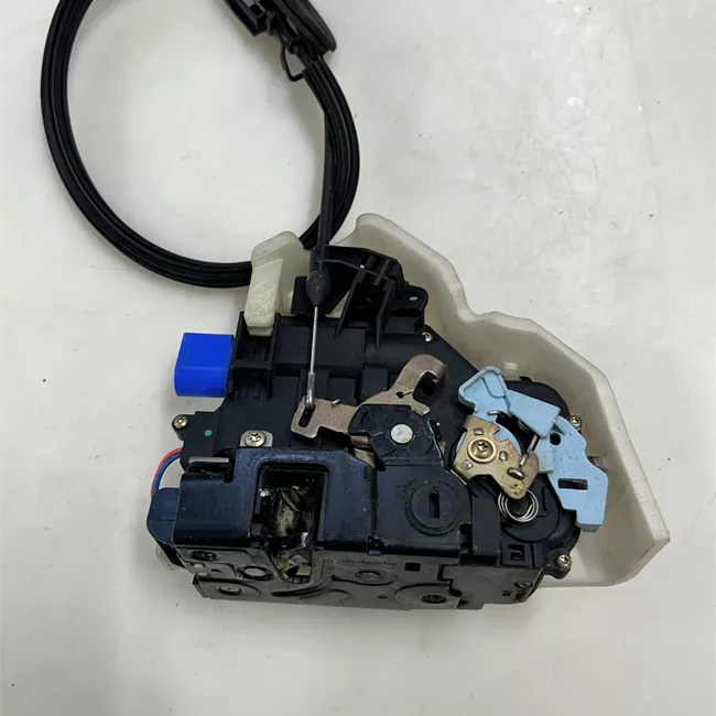 Serratura porta posteriore destra senza dispositivo SAFE