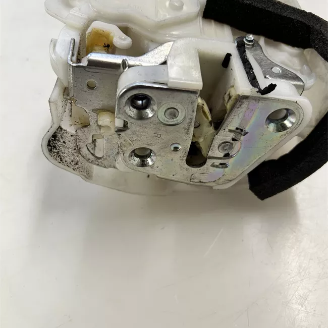 Serratura porta anteriore destra