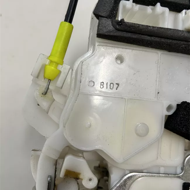 Serratura porta anteriore destra