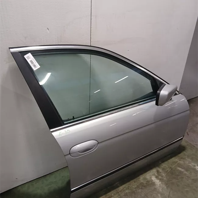 Porta anteriore destra