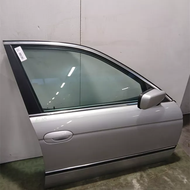 Porta anteriore destra