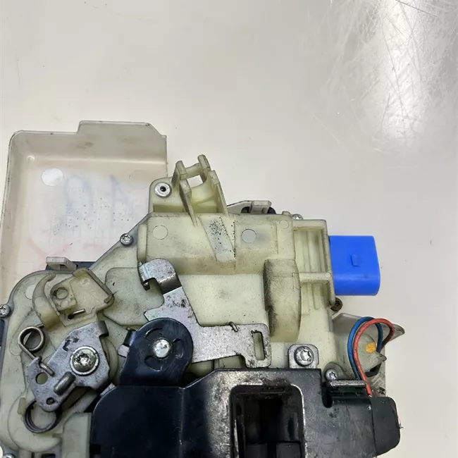 Serratura porta anteriore sinistra