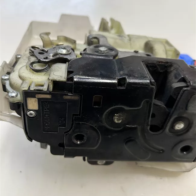 Serratura porta anteriore sinistra