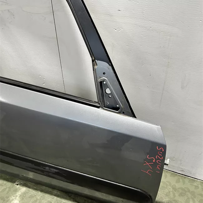 Porta anteriore destra