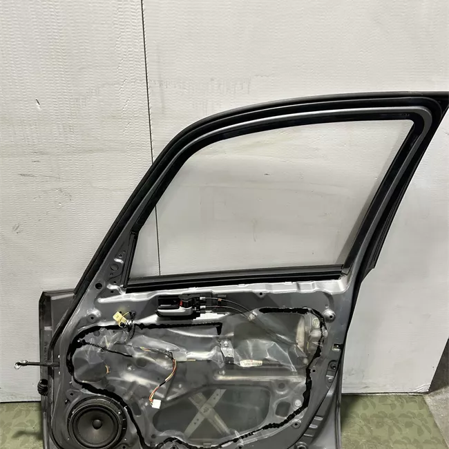 Porta anteriore destra