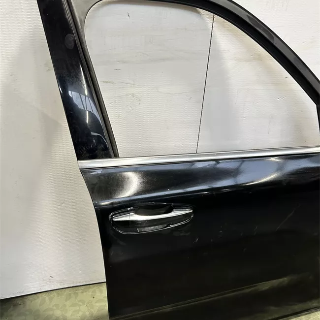 Porta anteriore destra