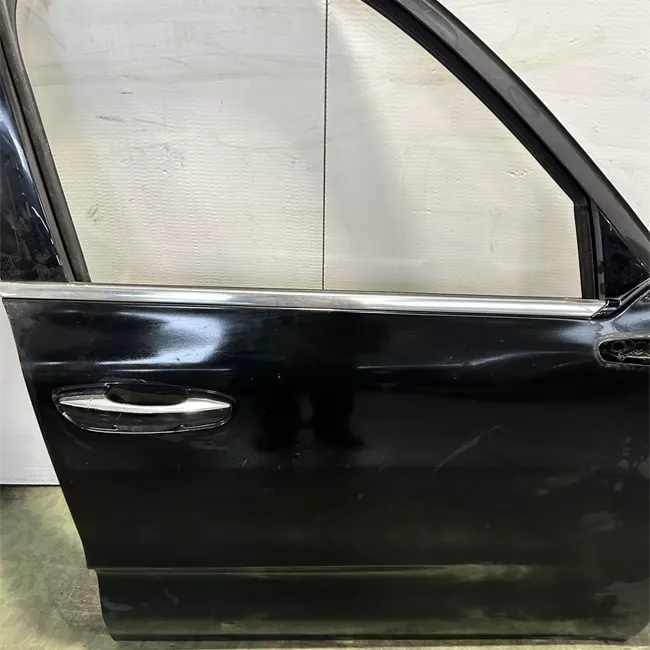 Porta anteriore destra