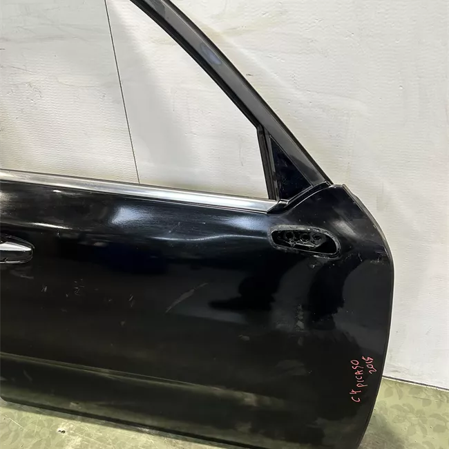 Porta anteriore destra