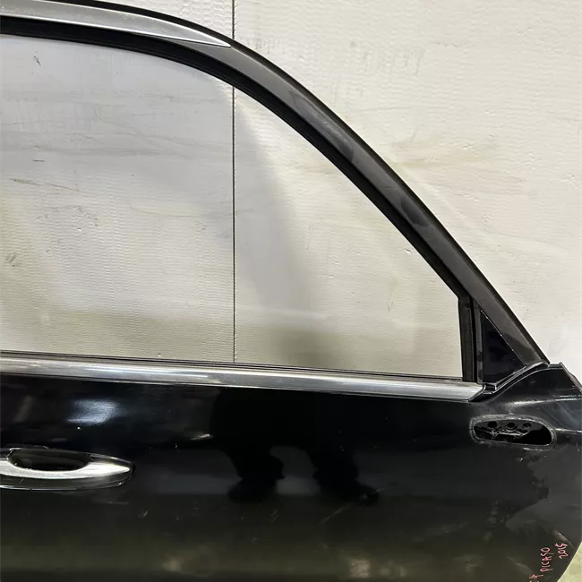 Porta anteriore destra