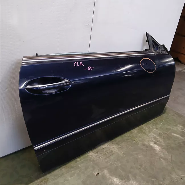 Porta anteriore destra