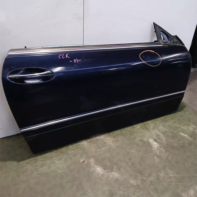 Porta anteriore destra