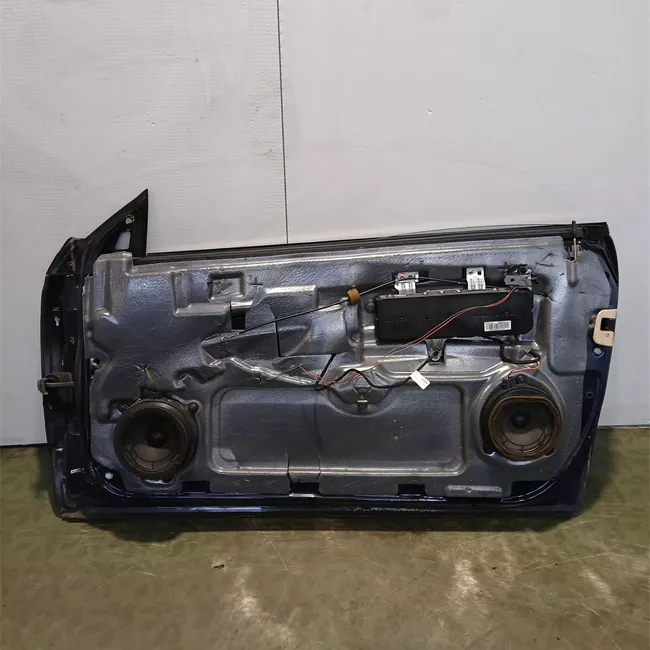 Porta anteriore destra