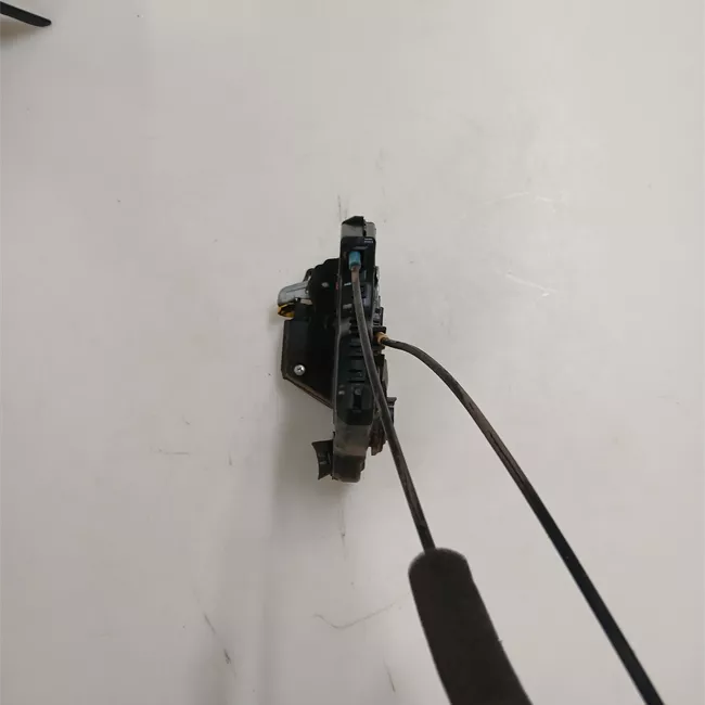 Serratura porta anteriore sinistra