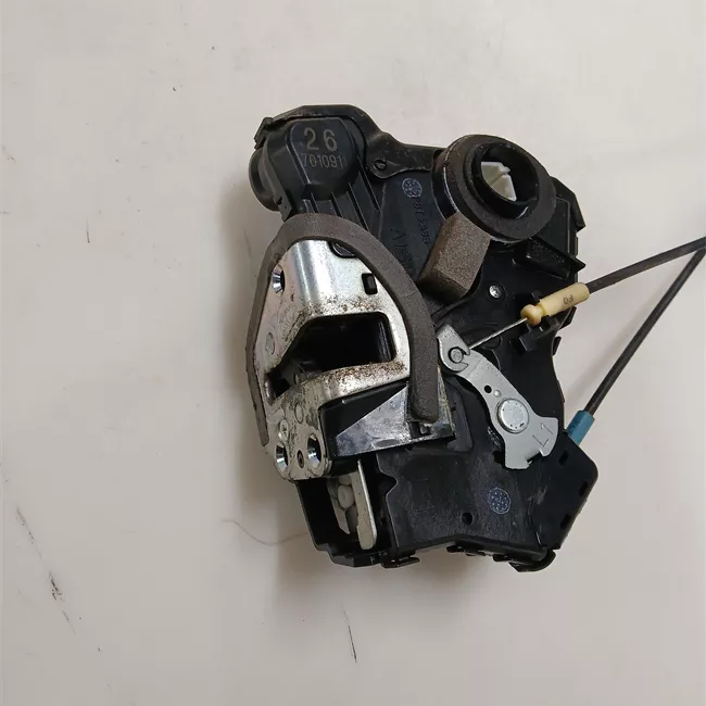 Serratura porta anteriore sinistra