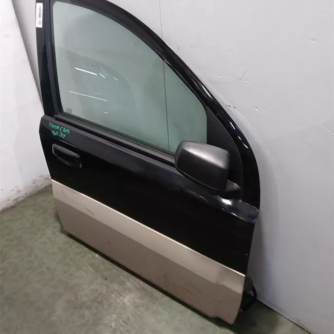 Porta anteriore destra