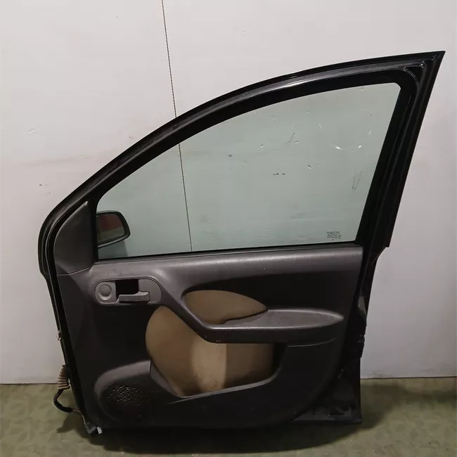 Porta anteriore destra