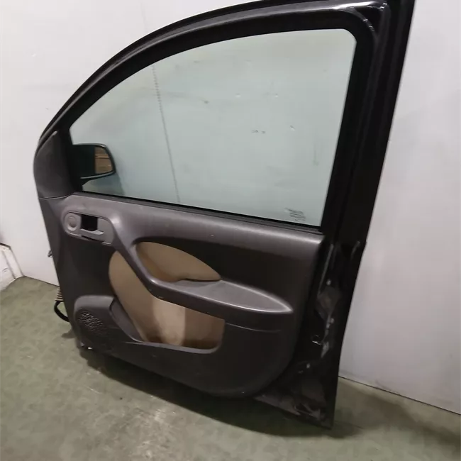 Porta anteriore destra