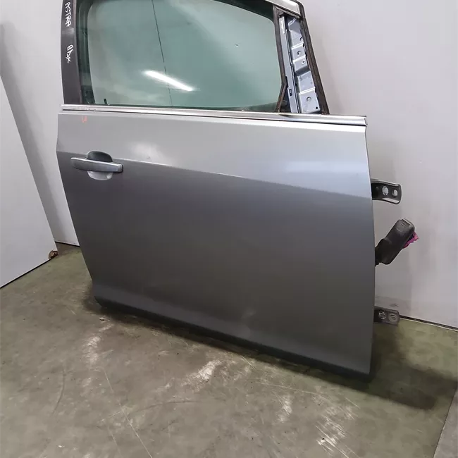 Porta anteriore destra