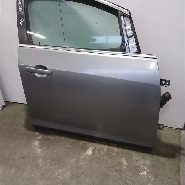 Porta anteriore destra