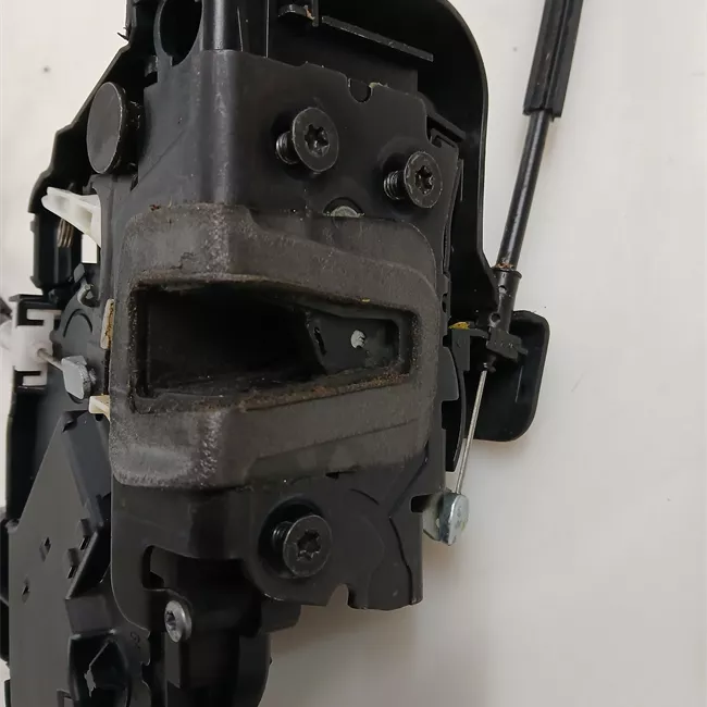 Serratura porta anteriore destra