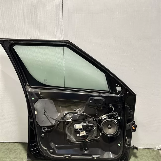 Porta anteriore destra