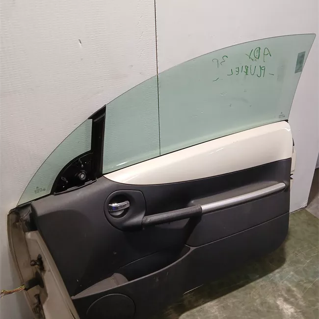 Porta anteriore destra