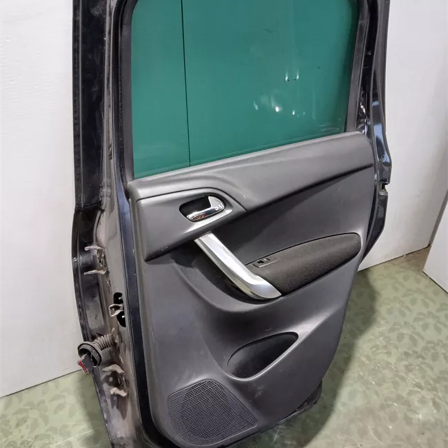 Porta posteriore destra