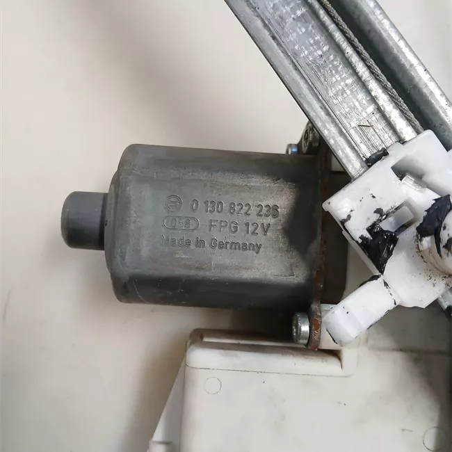 Motorino alzacristallo porta posteriore destro