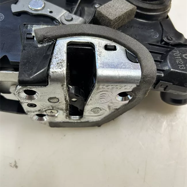 Serratura porta anteriore destra