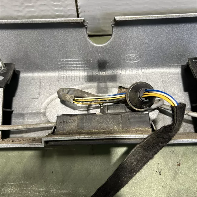 Maniglia portello posteriore con cromatura grigio polvere di luna