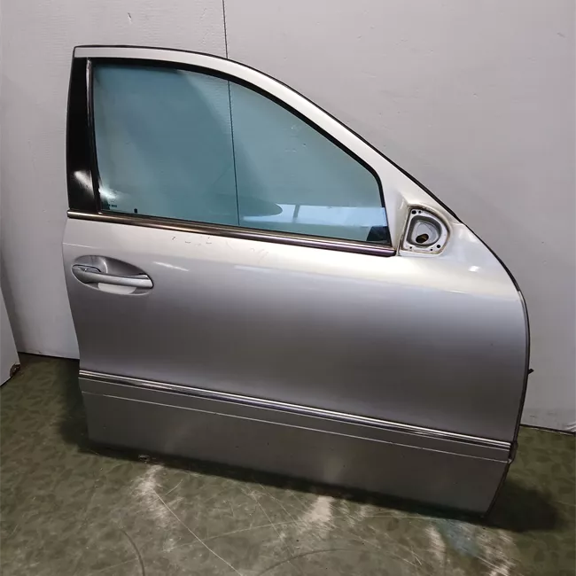 Porta anteriore destra