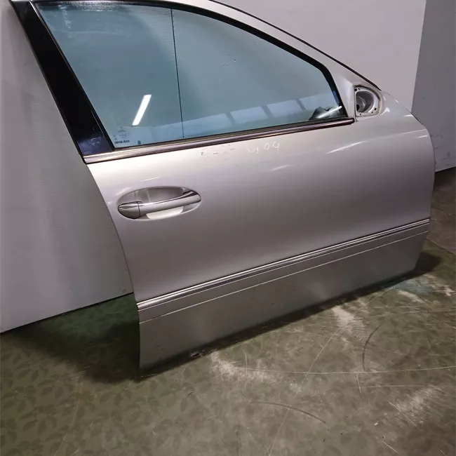 Porta anteriore destra