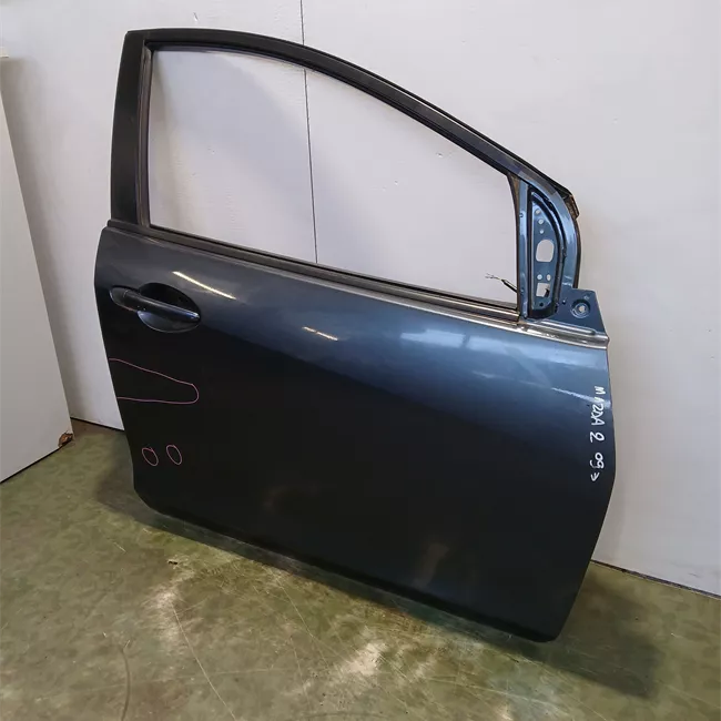 Porta anteriore destra