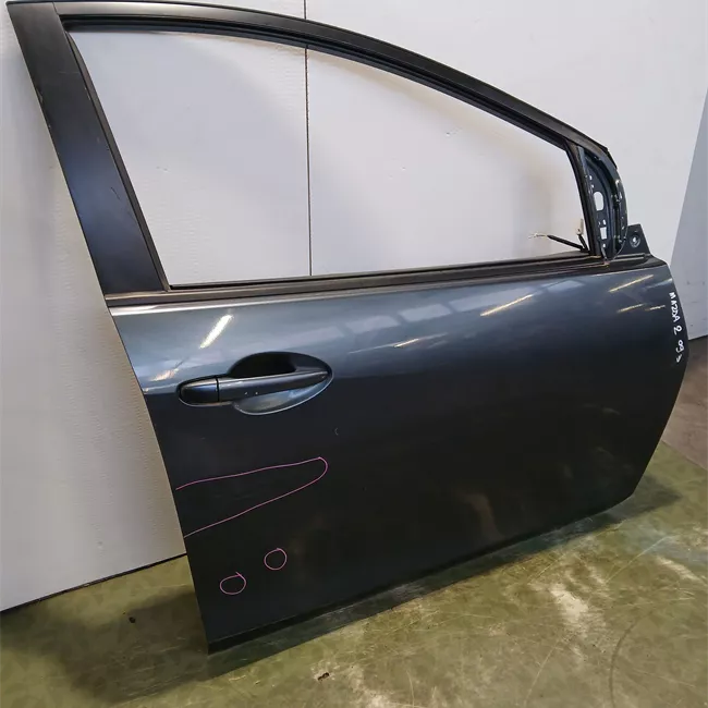 Porta anteriore destra