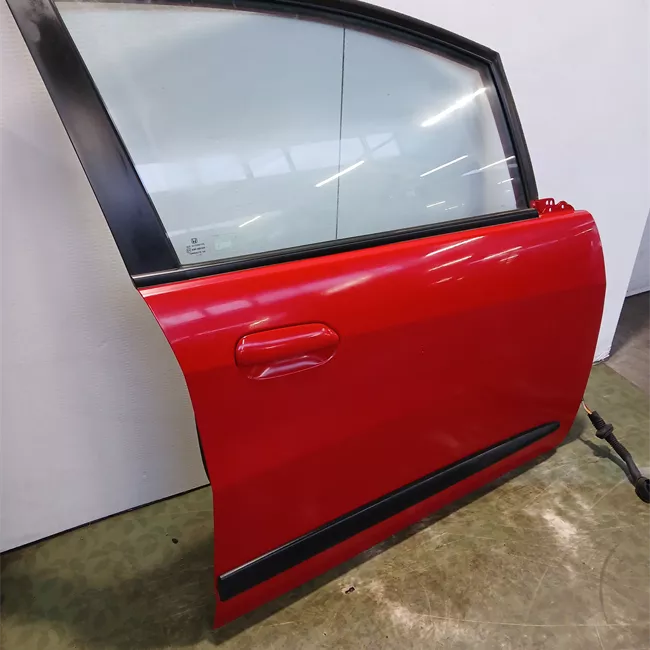 Porta anteriore destra