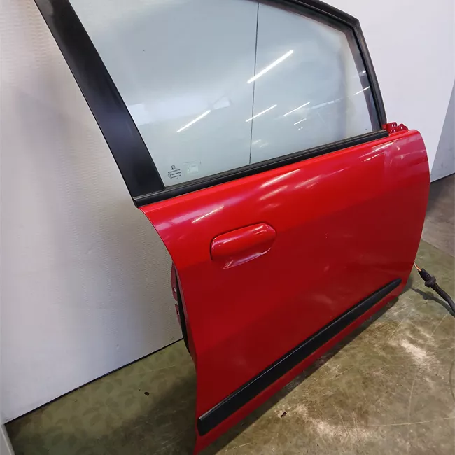 Porta anteriore destra