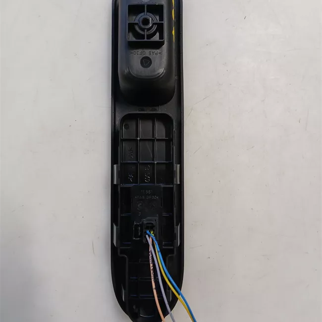 Interruttore alzacristalli porta anteriore