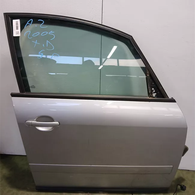 Porta anteriore destra