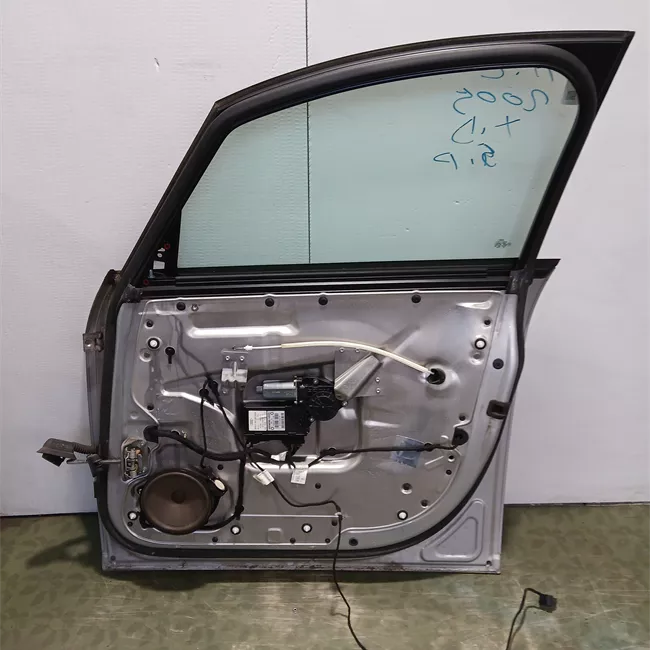 Porta anteriore destra