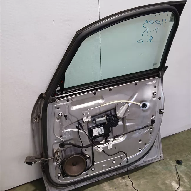 Porta anteriore destra