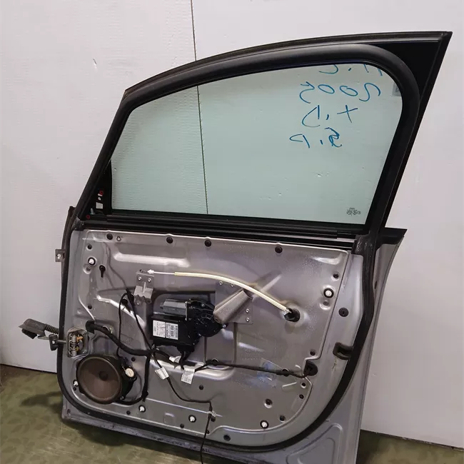 Porta anteriore destra