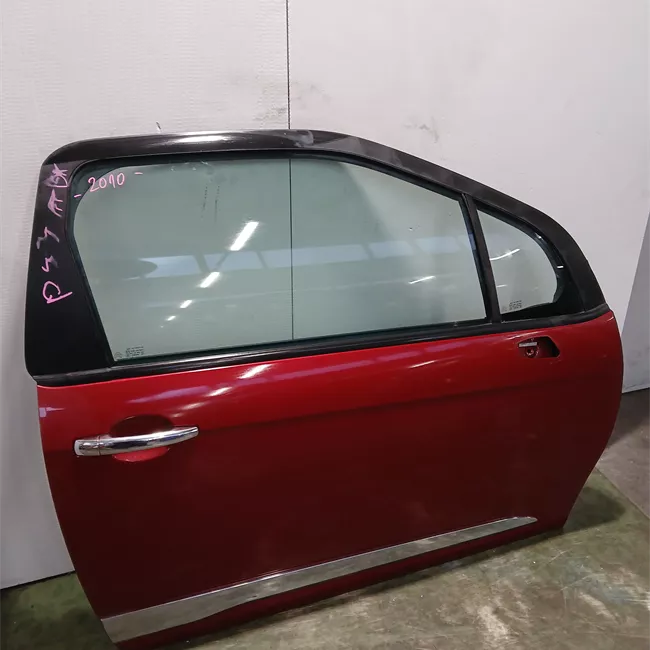 Porta anteriore destra