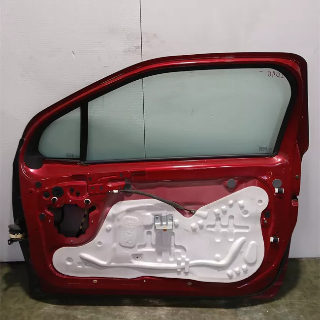 Porta anteriore destra