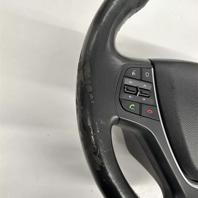 Volante con comandi radio