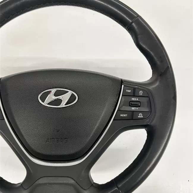 Volante con comandi radio