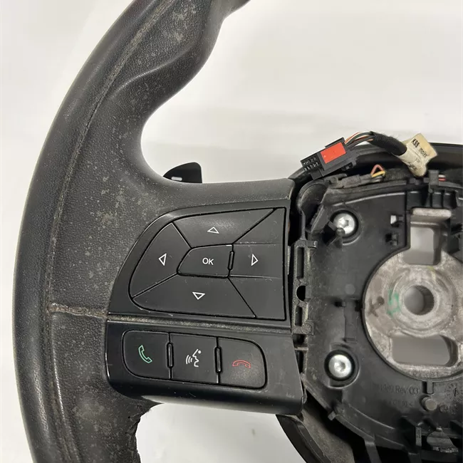 Volante Pelle con comandi radio/telefono