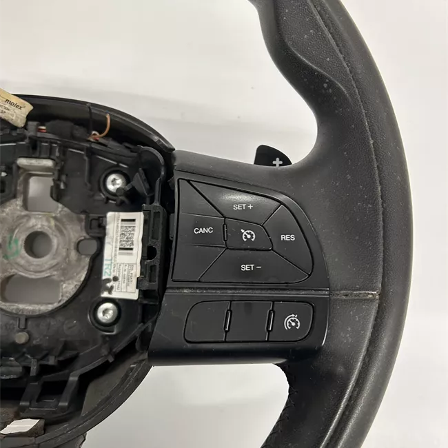 Volante Pelle con comandi radio/telefono